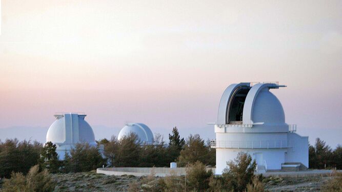 Las cúpulas del Observatorio Astronómico de Calar Alto en la Sierra de los Filabres.