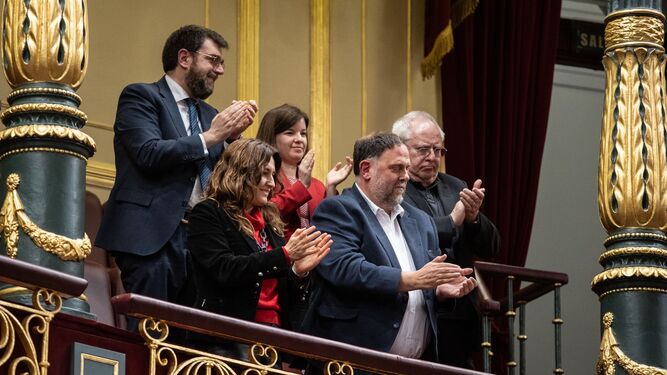 La consellera catalana Laura Vilagrà y el presidente de ERC, Oriol Junqueras, el día que el Congreso aprobó la amnistía.